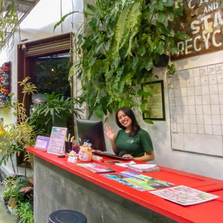 Snooze Malang Hostel Exterior photo
