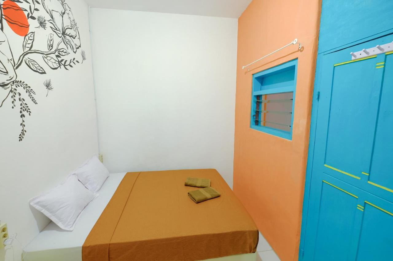Snooze Malang Hostel Exterior photo