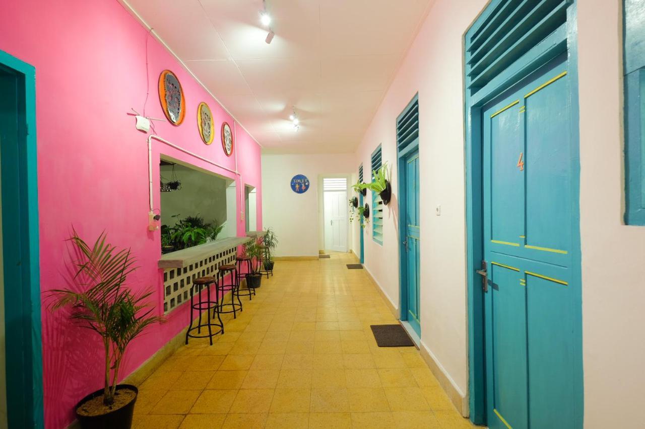 Snooze Malang Hostel Exterior photo