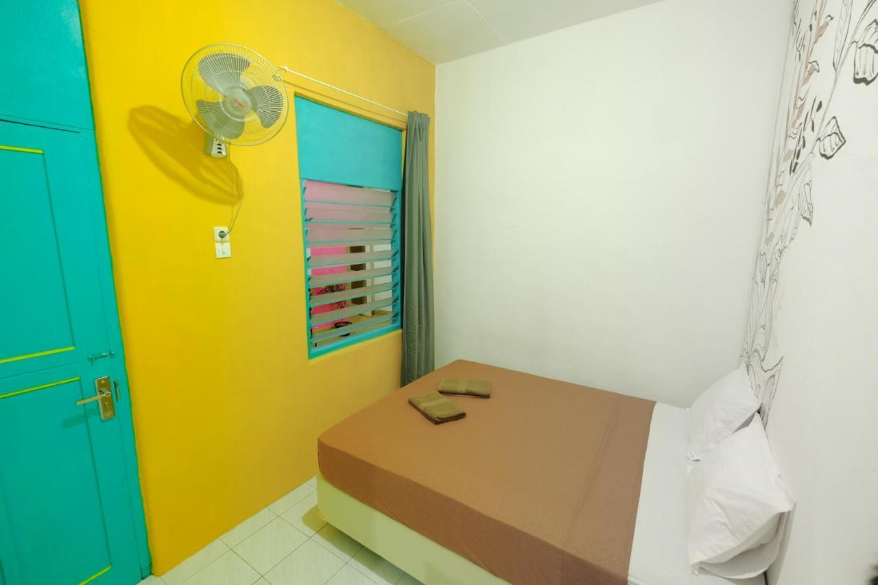 Snooze Malang Hostel Exterior photo