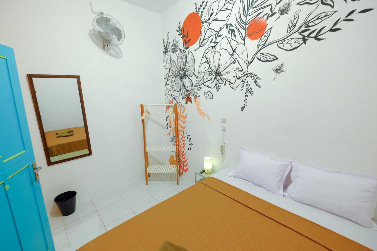 Snooze Malang Hostel Exterior photo