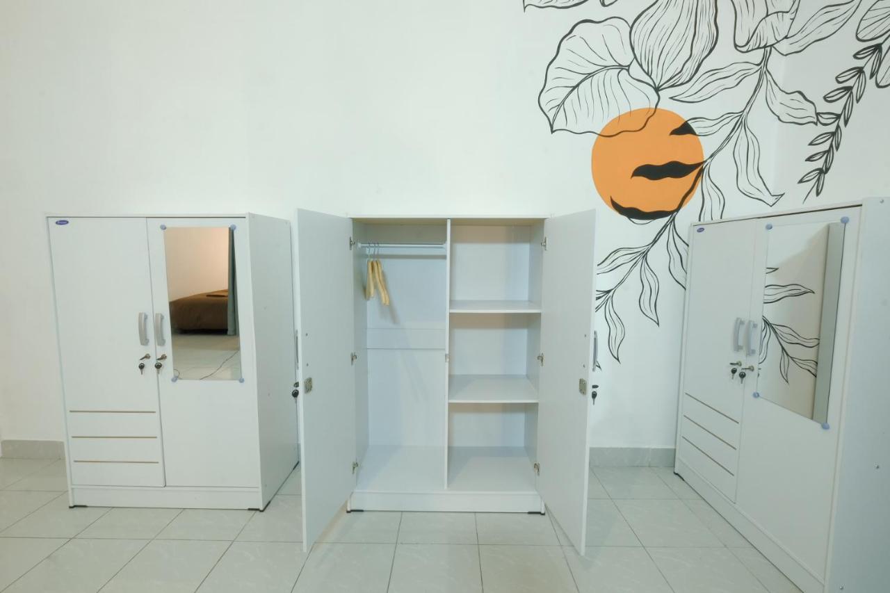 Snooze Malang Hostel Exterior photo