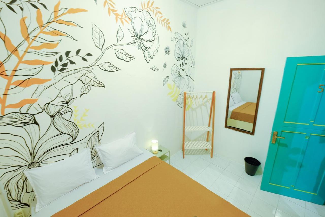 Snooze Malang Hostel Exterior photo