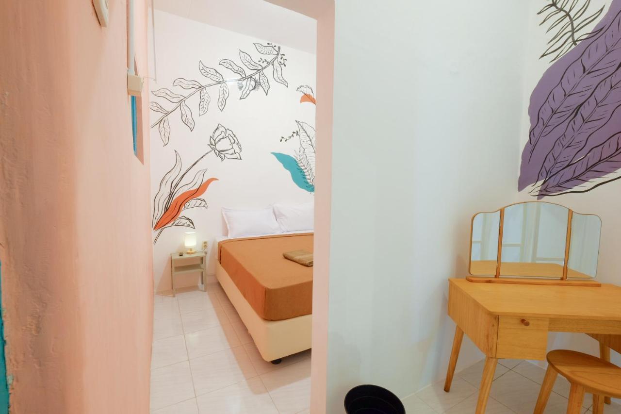 Snooze Malang Hostel Exterior photo