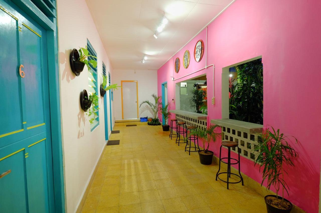 Snooze Malang Hostel Exterior photo