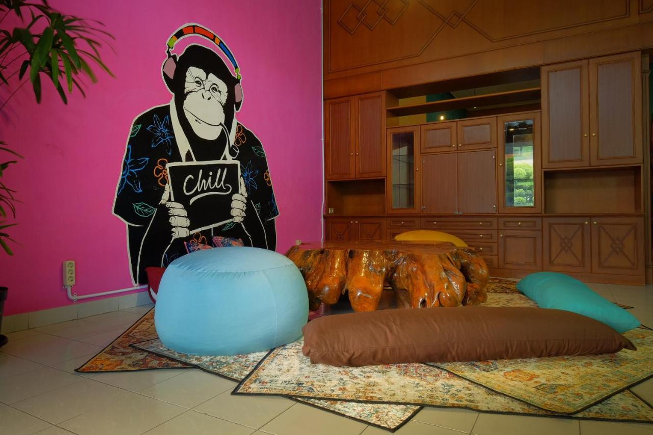 Snooze Malang Hostel Exterior photo