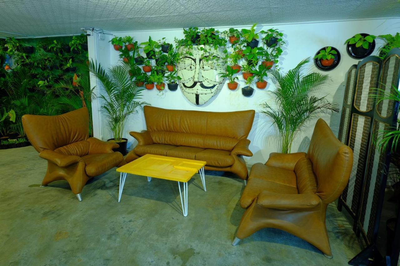 Snooze Malang Hostel Exterior photo