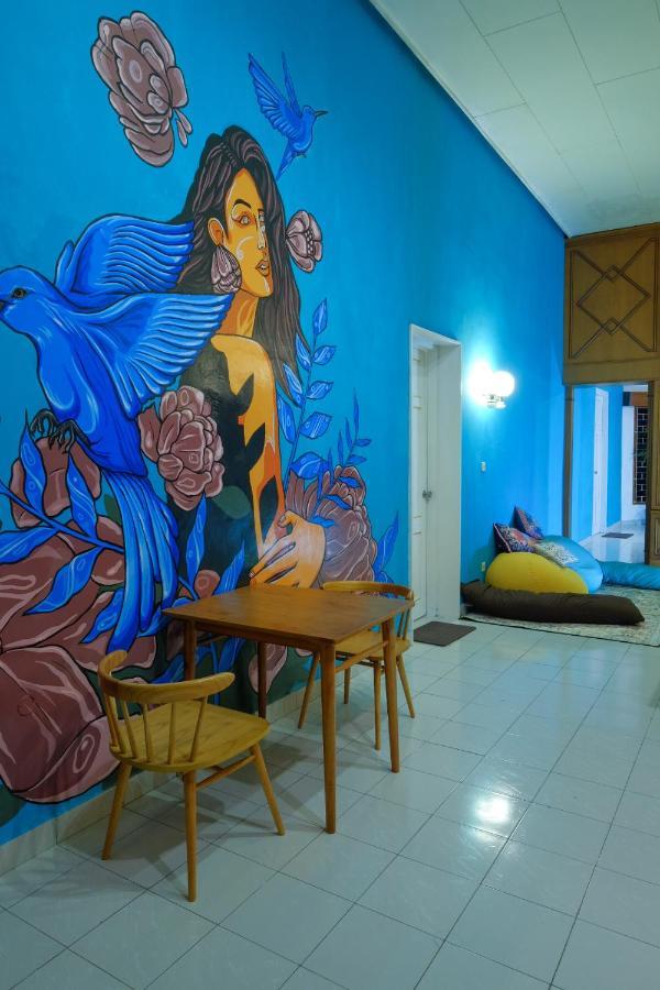 Snooze Malang Hostel Exterior photo