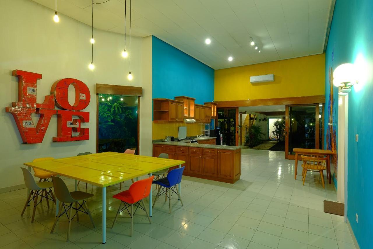 Snooze Malang Hostel Exterior photo