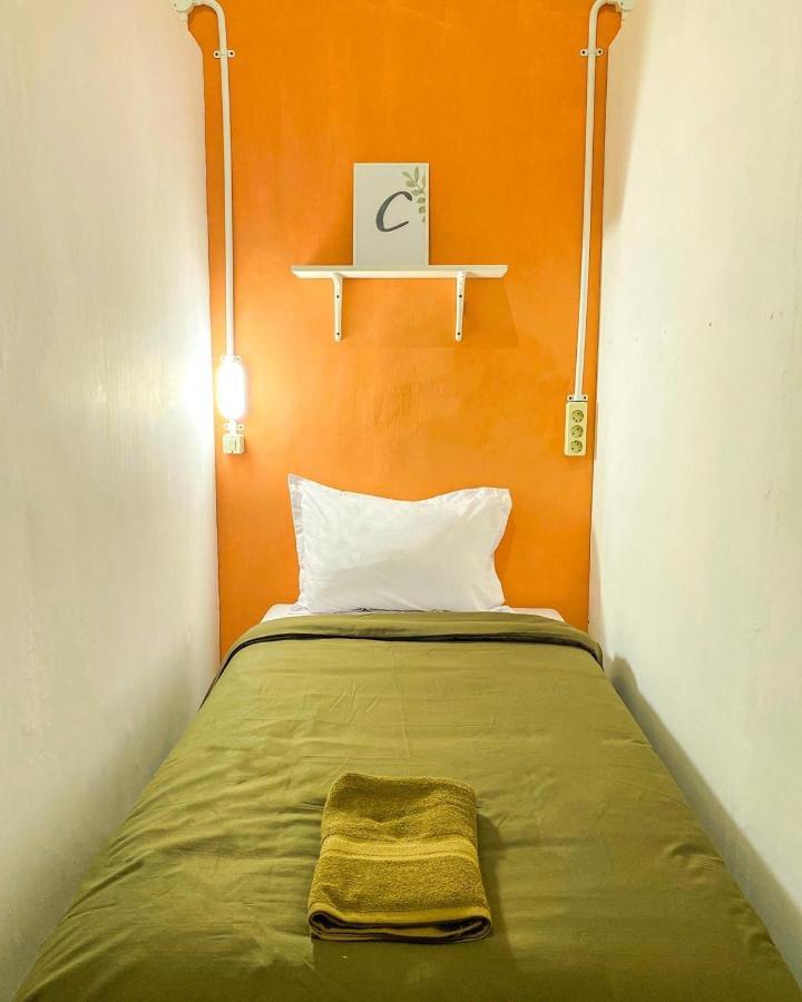 Snooze Malang Hostel Exterior photo