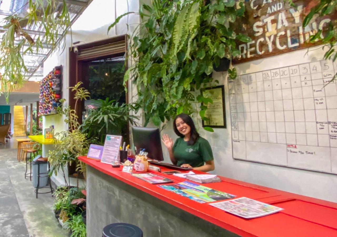 Snooze Malang Hostel Exterior photo