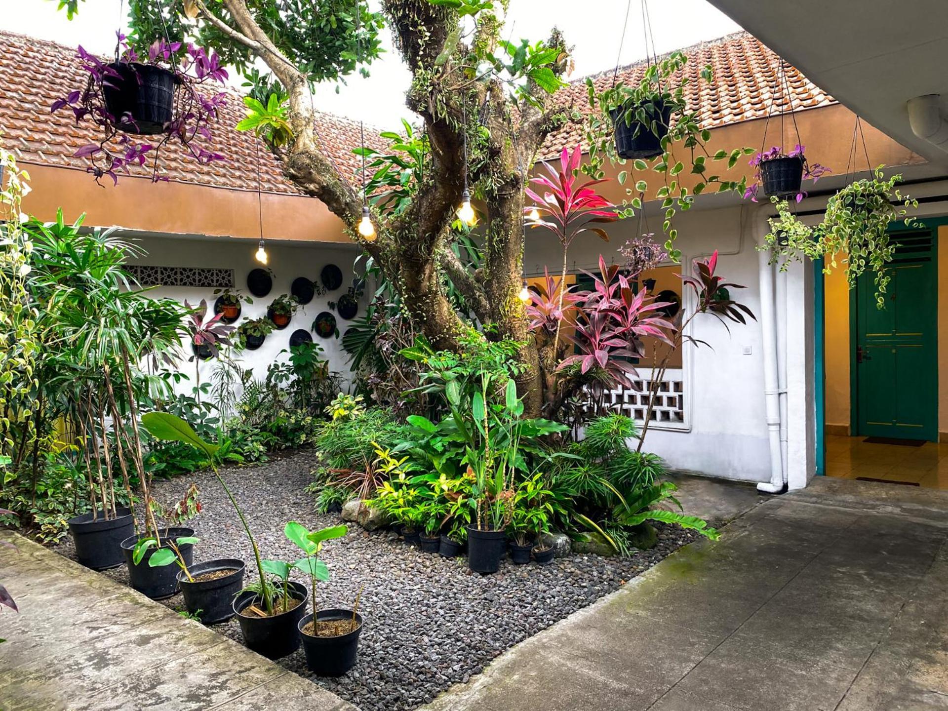 Snooze Malang Hostel Exterior photo