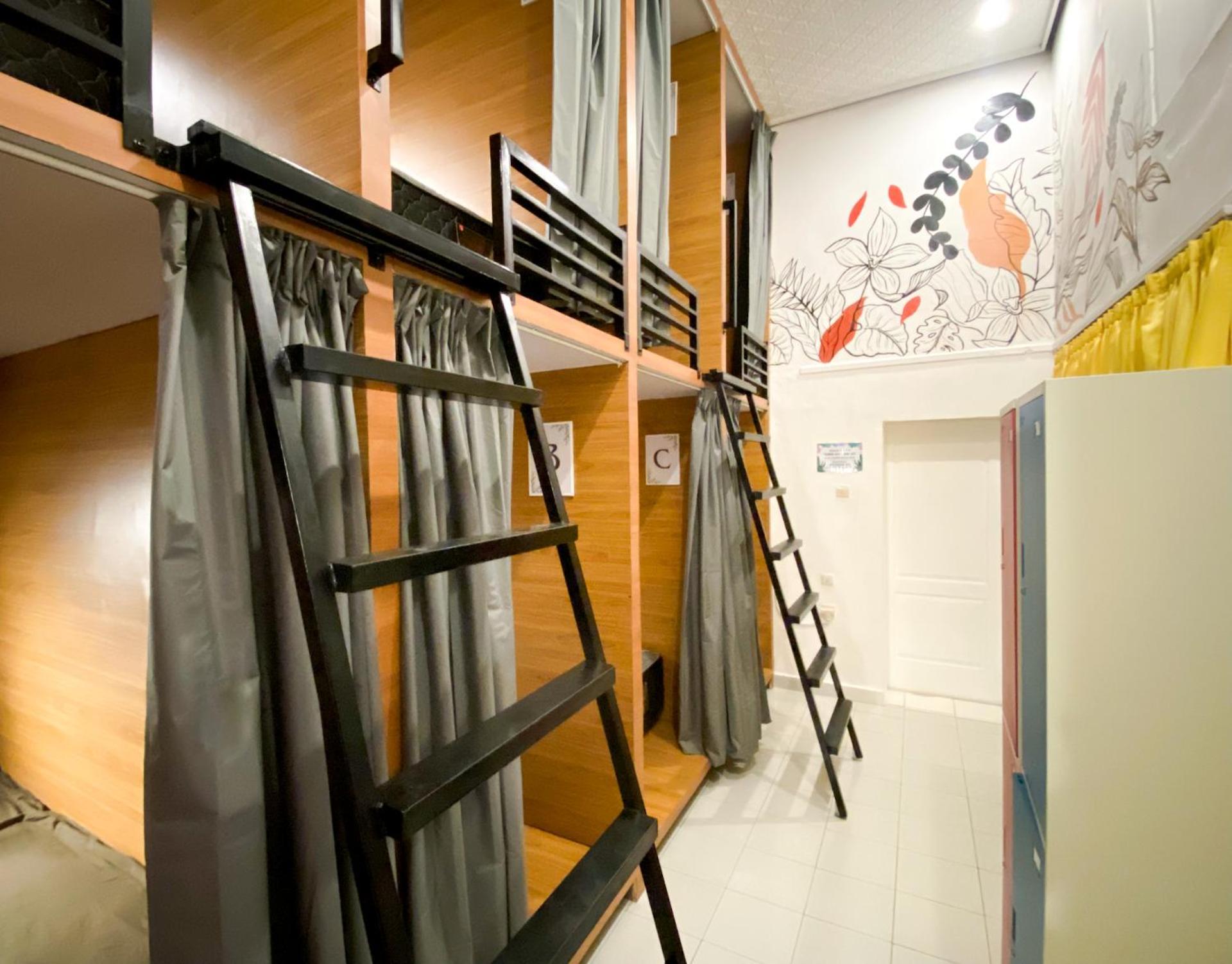 Snooze Malang Hostel Exterior photo